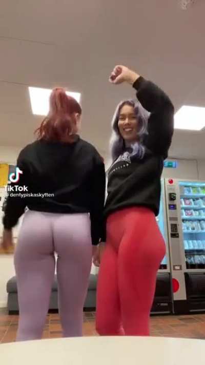 Purple leggings can&rsquo;t wait to show off her gains the slut