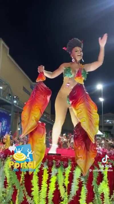 I want to see one of these jiggly dancers upclose.. ugh