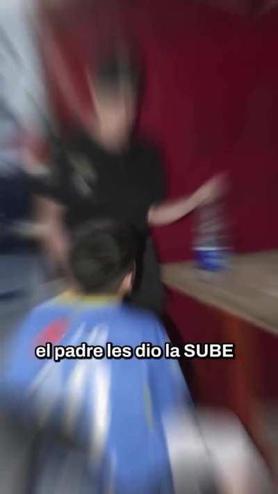 Policía de la Ciudad puso en resguardo a dos niños que habían sido dejados solos porque su padre había entrado a la cancha
