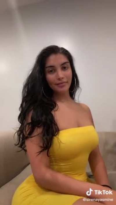 Busty TikTokThot with pokies