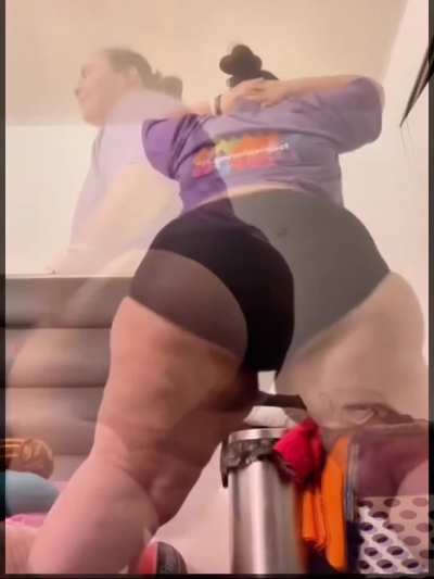 BBW Iris Twerking 🍑