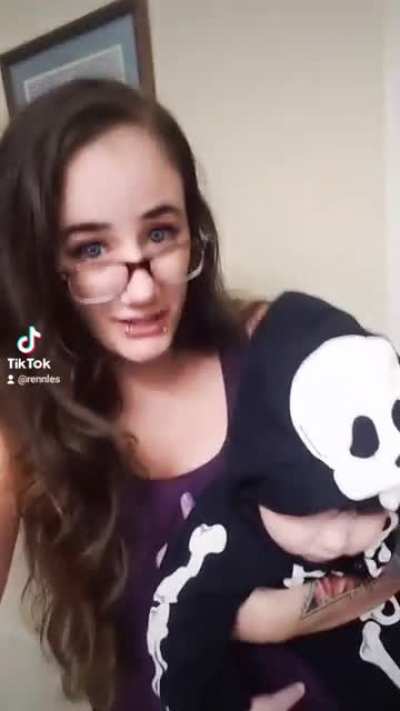 Uwu, a spooky baby skeleton!