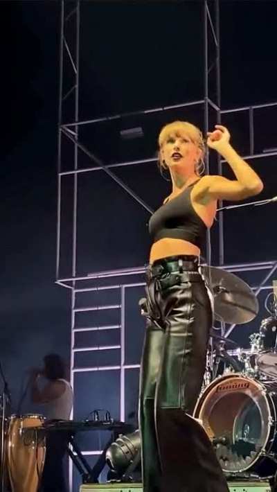 Taylor was flaunting like a sexy goddess