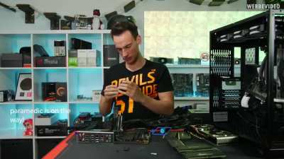 DerBauer breaks 1k$ motherboard
