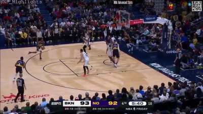[Highlight] Claxton rises up for his 5th rejection of the night. He has 5+ blocks in 3 of the last 5 games.