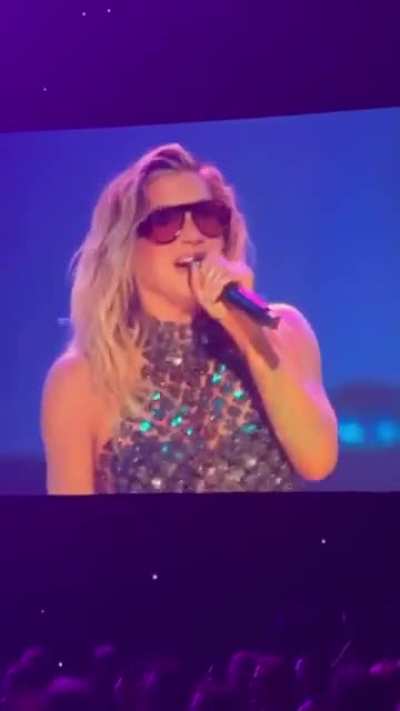 Kesha covering Obsessed at MusiCares
