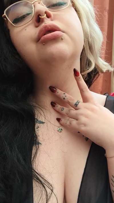 Sensuality doesn't have to include nudity. I can get you on your knees without taking my clothes off 😌