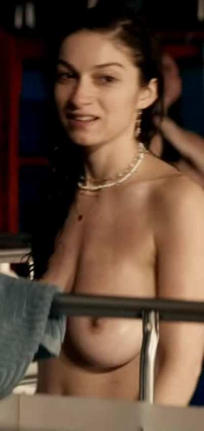 Sydney Meyer's colossal rack (Hulu TV series &ldquo;Y: The Last Man&rdquo;)