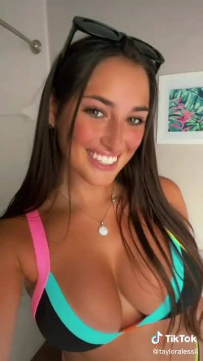 Taylor Alessi (@tay<wbr>loral<wbr>essii<wbr>) [TikTok]