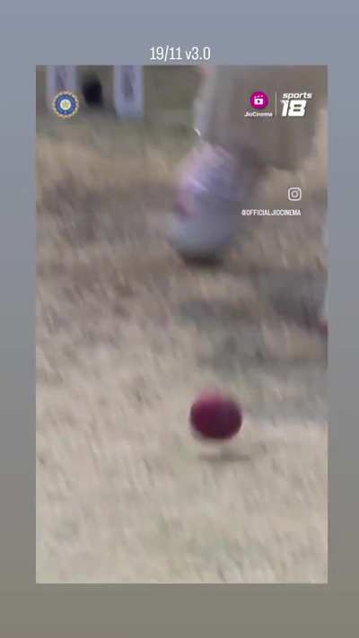 Yesterday shreyas took the catch, today shreyas is the victim of 19/11 recreation