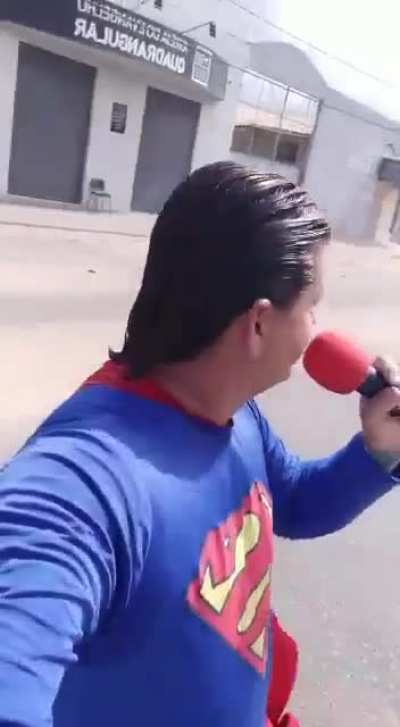 O homem de a&ccedil;o