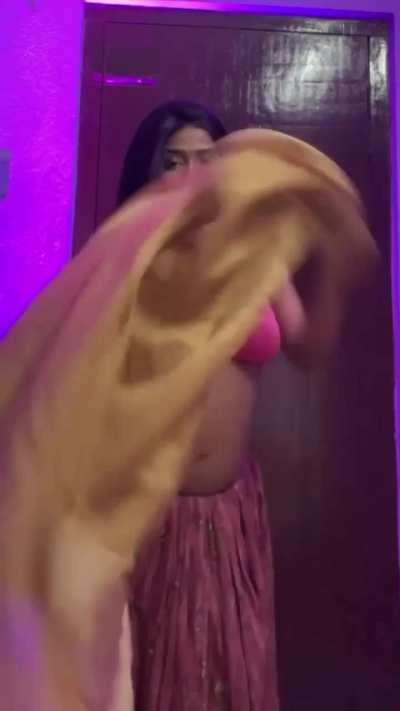 Bhabi ho to aisi