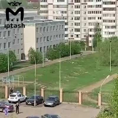 С кем-то спорили на счёт границ чёрного юмора под "смешным мемом" о Беслане. Это по вашему смешно, ублюдки? Казань, сейчас.