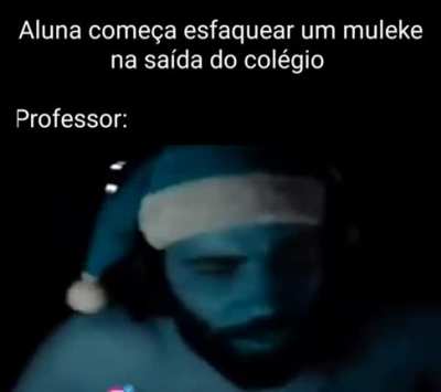 ︎