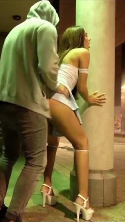 Quickie with a Tall Hottie Behind the Club