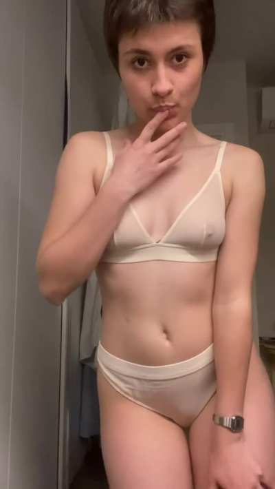 ⭐️Free Trial<wbr>⭐️Pet<wbr>ite girl with small tits. Let’s play together. Video Call / Customs / Sexting / Fetish / And a lot more / link in my profile