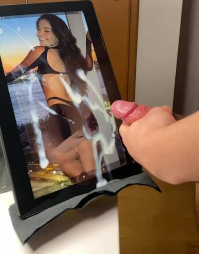 Couldn&lsquo;t stop cumming on Valkyrae&lsquo;s sexy back