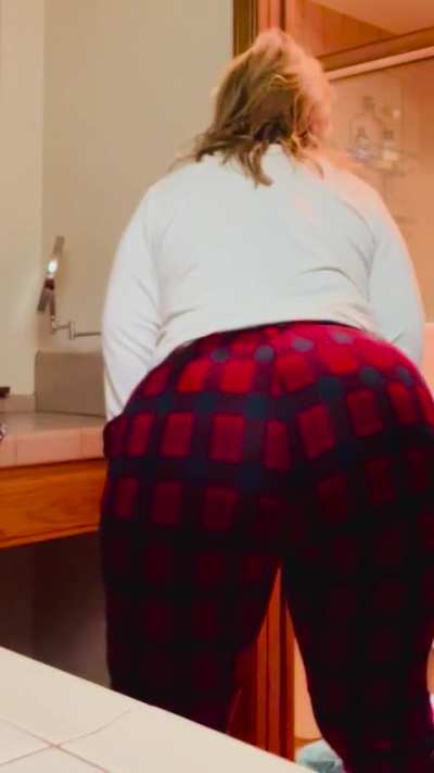 Don&rsquo;t deny it. You know you want this ass farting in your face. Right? 😈 💨 