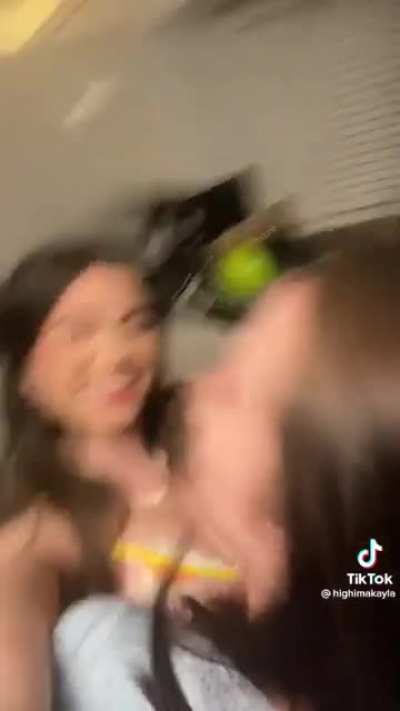 M&eacute;nage a trois lick party 🎉