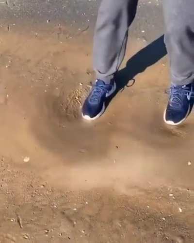 Can someone pls explain the physics in this video