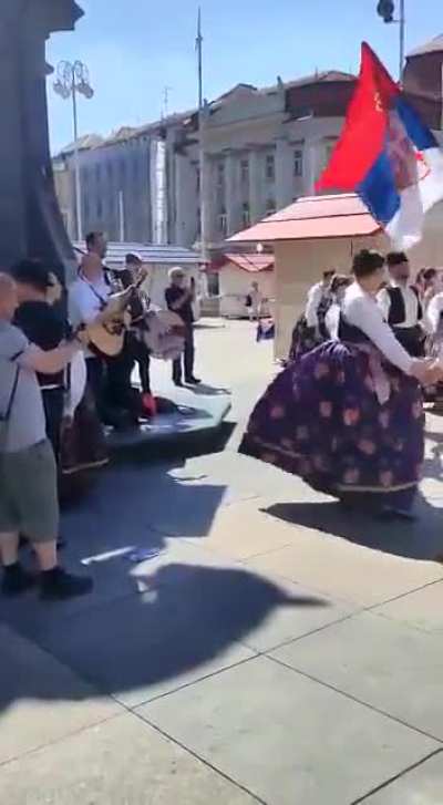 Zagreb jutros, Trg bana Jelačića