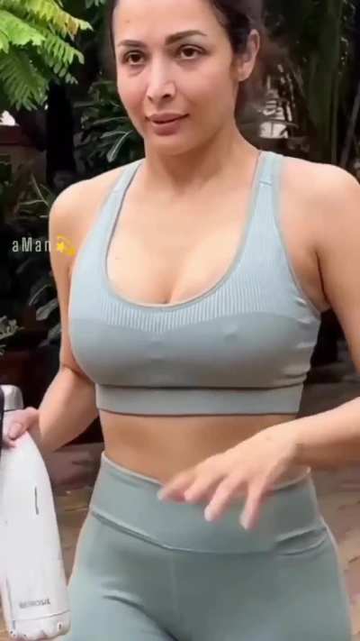 Malla&rsquo;s pokie and big melons always make me hard