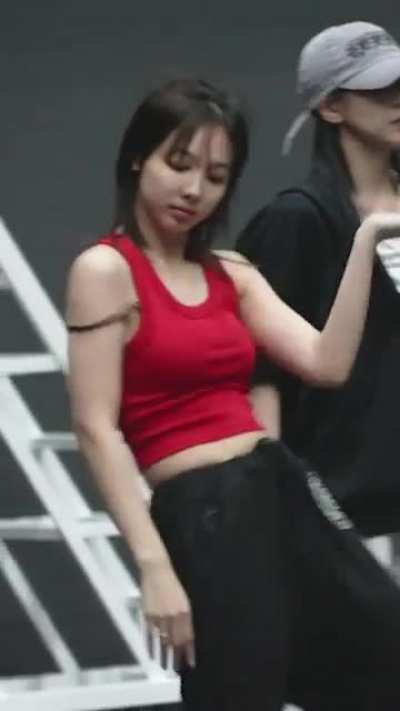 TWICE - Momo