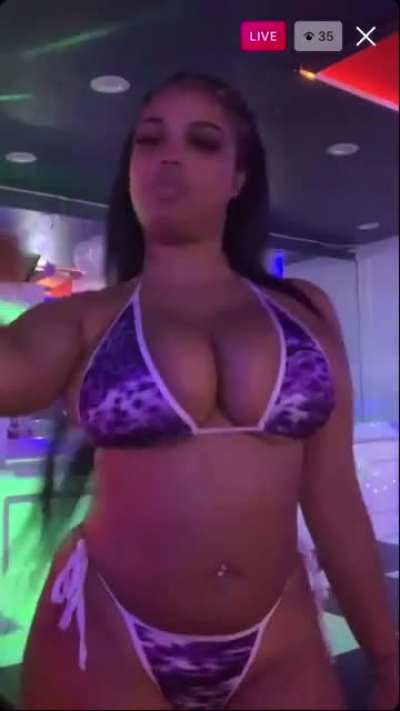 Live 😩😩