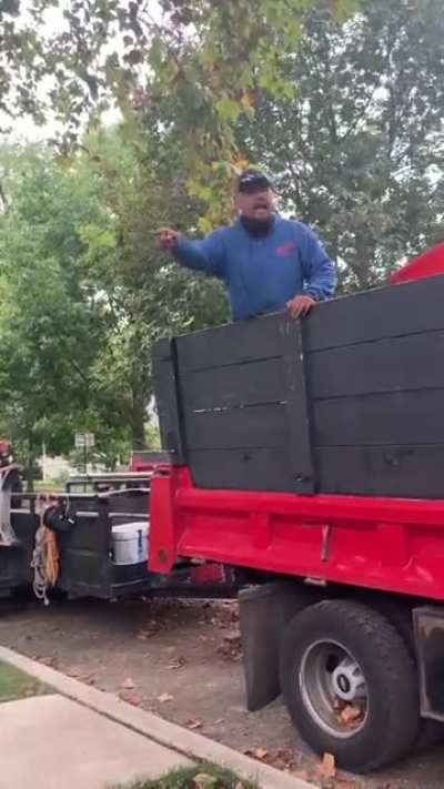 Leaf blower operator rages