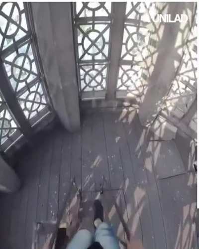 Parkour on the rooftops of Paris