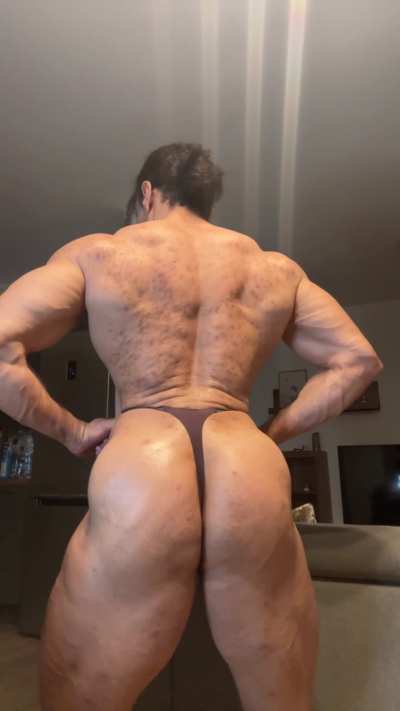definition of muscle mommies