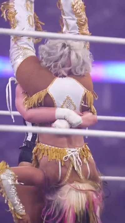 Mercedes Mon&eacute; and Toni Storm