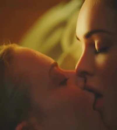 Megan Fox and Amanda Seyfried