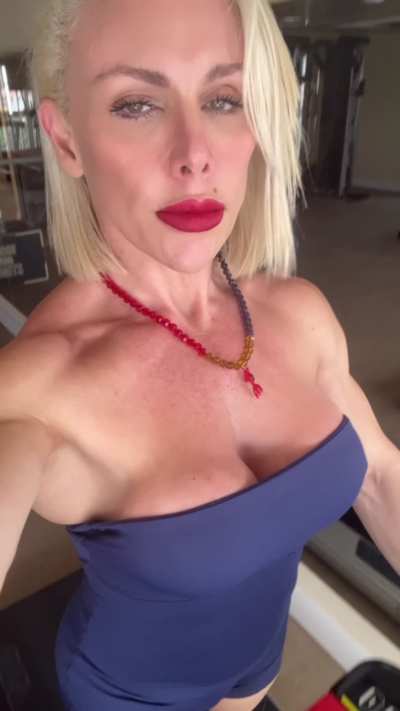 Your fave muscular milf