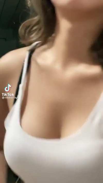 Nikki Velayo