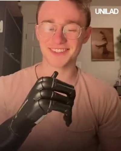 Чудо рука.