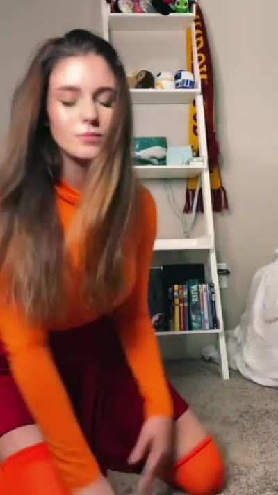 I'd be over there like Shaggy & Scooby on food if she called me for help finding her glasses #Velma