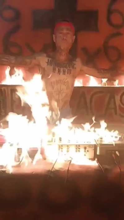 Idiot lights up his equipment (Correct me if i used the wrong flair)