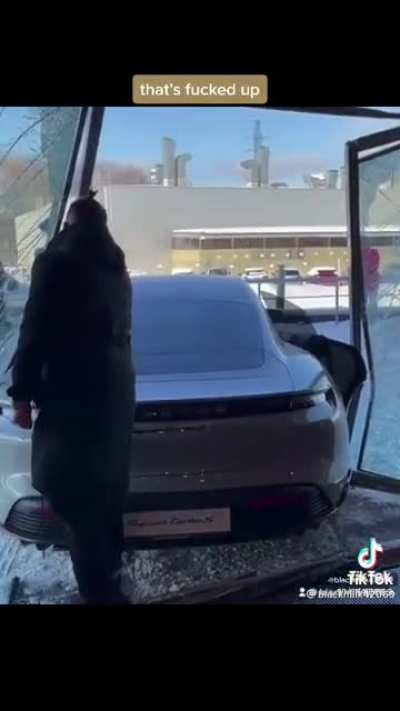 Porsche crash