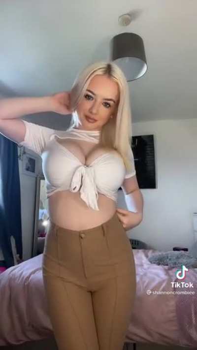 Love her natural tits