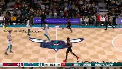 [Highlight] Brandon Miller hits a tough contested spinning fadeaway shot over Siakam