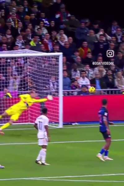 Modric&rsquo;s 𝒄𝙤𝒏𝙩𝒓𝙤𝒍 before hitting the net🎯
