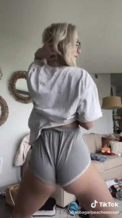 If she turn around