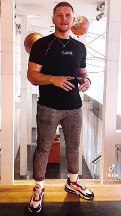 He&rsquo;s a Victoria secret super model 💙💙 please follow my sidemen edits TikTok guys the account is @officialsidemeneditsx