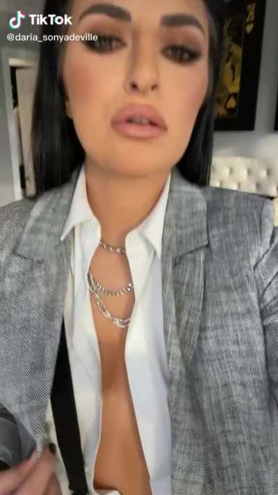 Sonya Deville