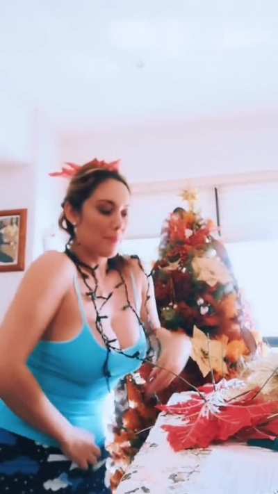 Sugey Abrego sin bra