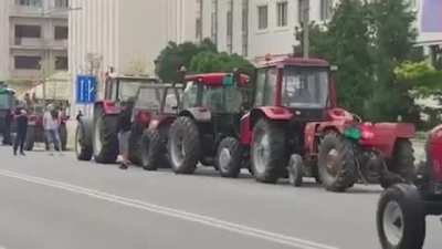 "If you do not meet our demands, we block the whole country!" - #Serbianfarmers