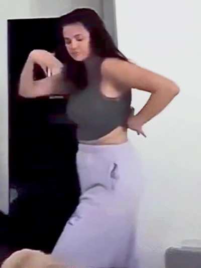 Big melons ass &amp; boobs dance Selena Gomez...