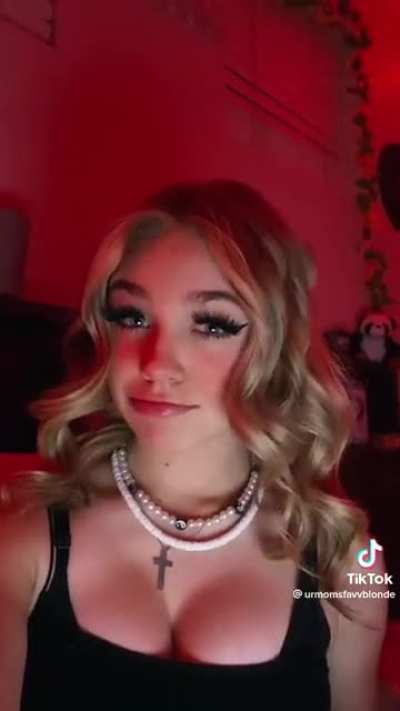 @urmomsfavvblonde