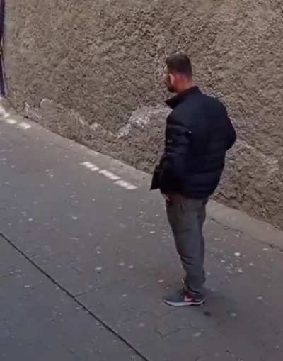 Encuentran a argentino en un callej&oacute;n🤨🤨